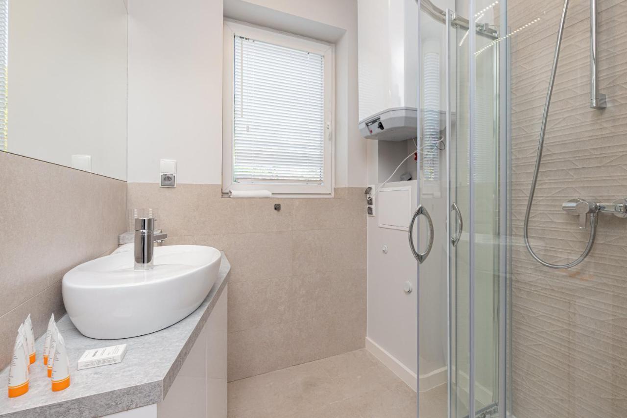 Gdanska Two-Bedroom Apartment Brzezno Beach By Noclegi Renters Eksteriør billede